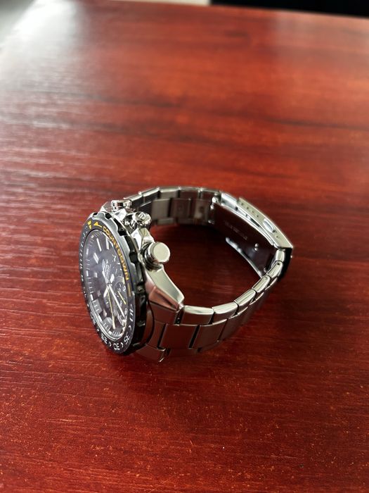 Casino Edefice EFC-S550-1AV Часовник