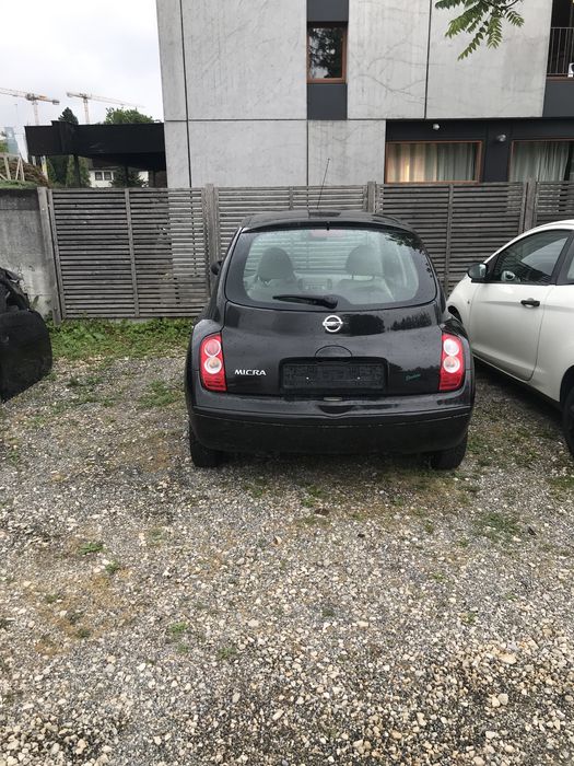 Продавам нисан микра1.4