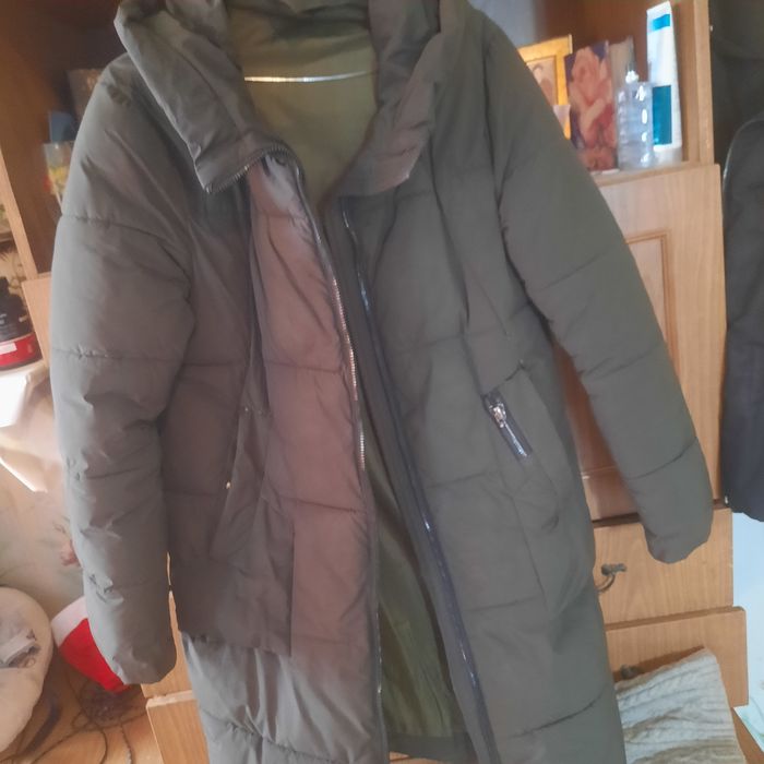 Продам пуховик и платья