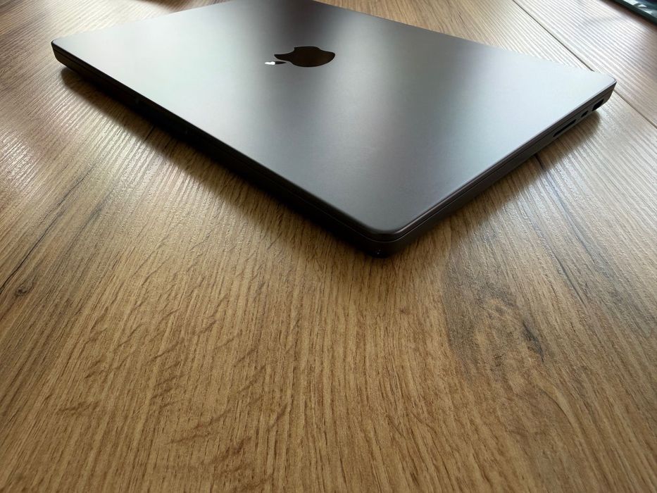 MacBook Pro 14" M5 10-CPU, 10-GPU, 24GB RAM, 1TB SSD/ В ГАРАНЦИЯ