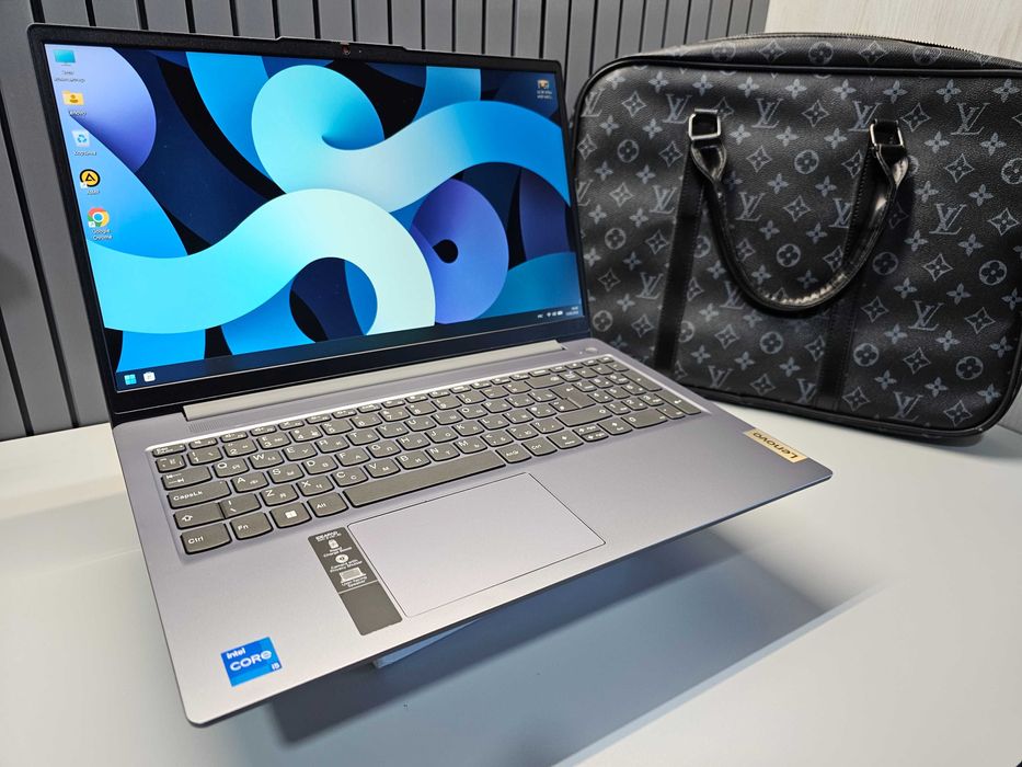 ПРОДАМ Lenovo Slim 15AH8 Ноутбук Core™i5-12450H/8GB/512SSD/15.6"iPSFHD