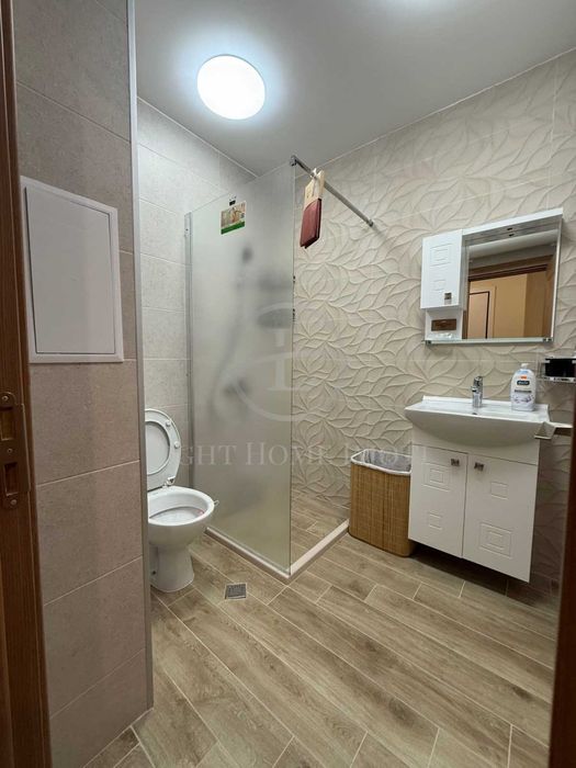 Продава се Двустаен апартамент в Пловдив, Тракия - 74 кв.м за 998 €/кв.м - Снимка #5