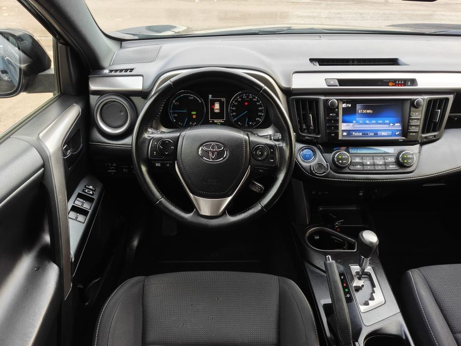 Toyota Rav4 2018//2,5 Hybrid//AUTOMATĂ E-CVT//4×4 //Istoric Toyota//Impecabilă//Buy Back