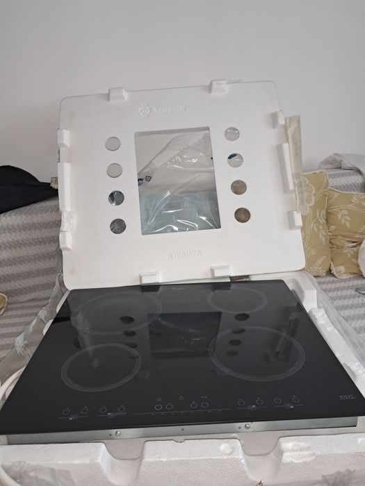 Vând plita cu inductie Whirlpool tehnologie al-6simt.