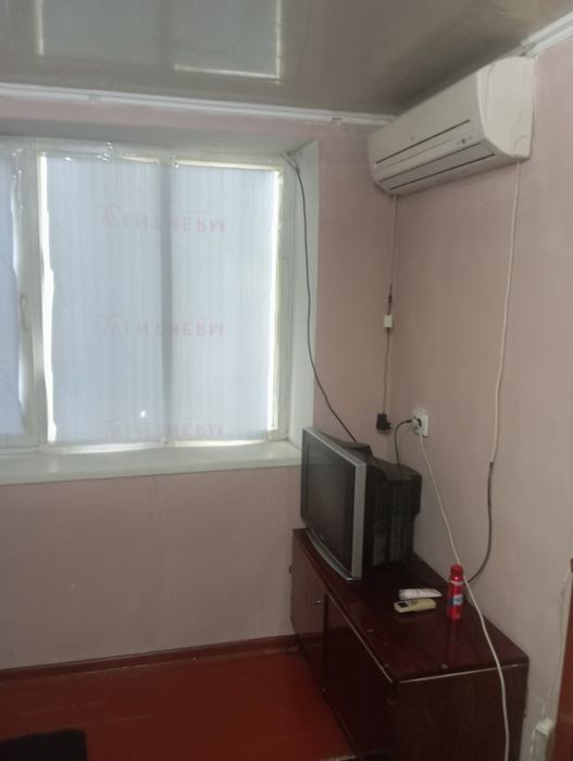 Продается 2 комнатная квартира . первый этаж.санузел. ванна. Аристон.