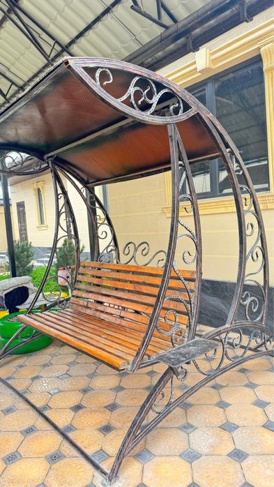 Садовый качели есіктің алдына немесе бақшаға