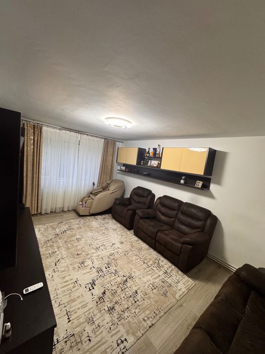 Apartament vanzare 4 camera 2 baie