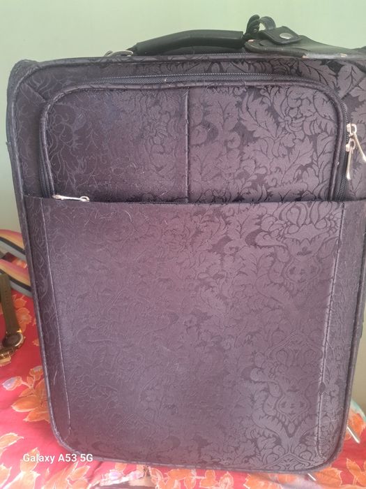 Чемодан с колесами