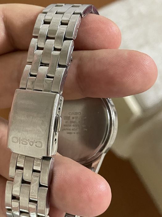 Продаю часы в хорошем состояние