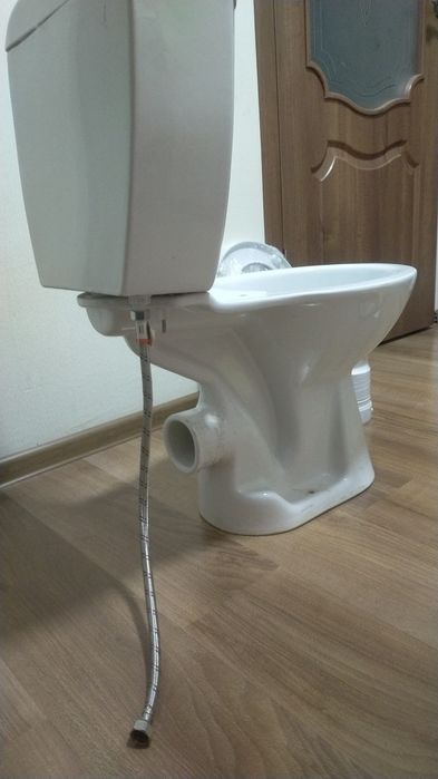 Продам унитаз в хорошо состояни.