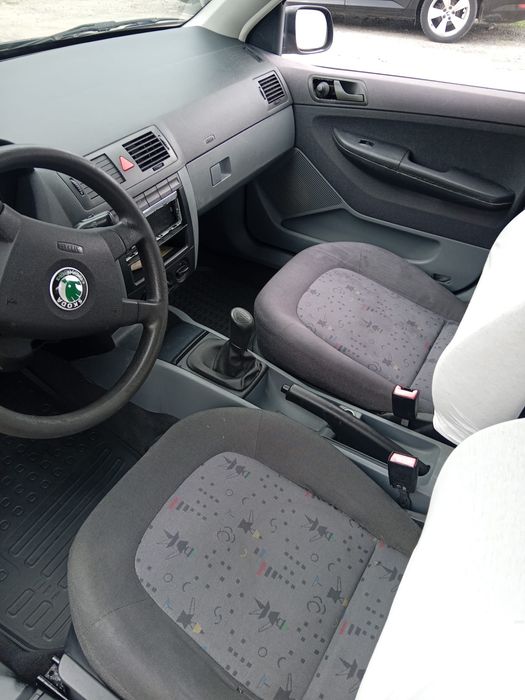 Vând Škoda Fabia 1.4 16V, an 2003