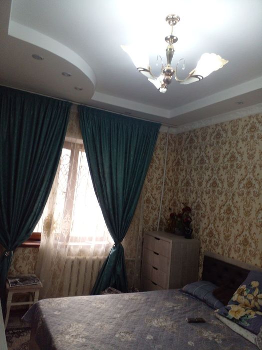 Срочно 2 хонали 3 каватдан 6 метр балкони бор квартира сотилади  6 мик