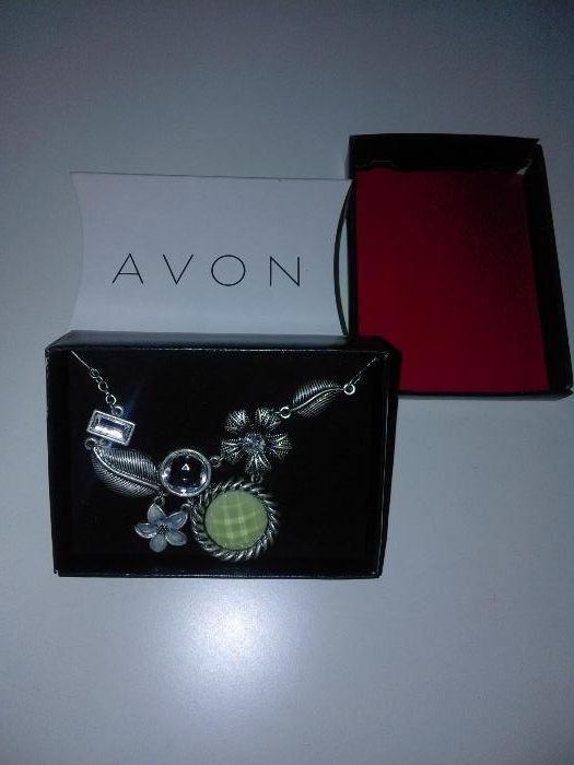 Красиво колие от АVON