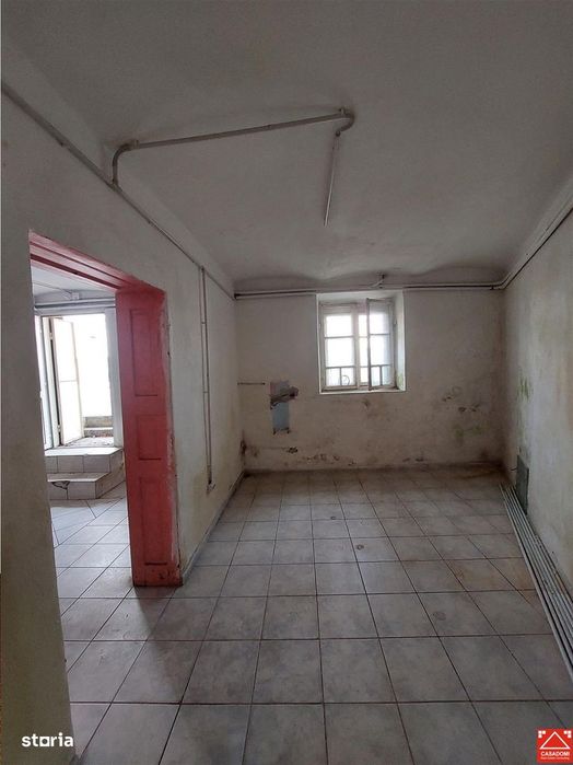 Casa cu spatiu comercial, zona Intim