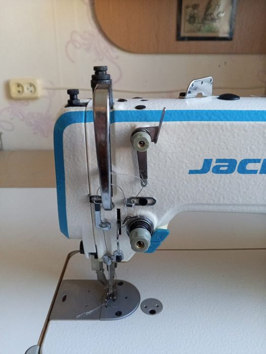 Продам швейную машинку Jack H2-CZ
