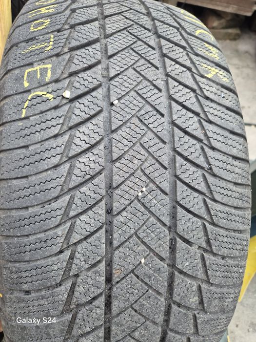 Cauciucuri 22si 19  de X5   vara si iarna pirelli runflat vara 1 set 22 si de iarna 1 set  265 50 19