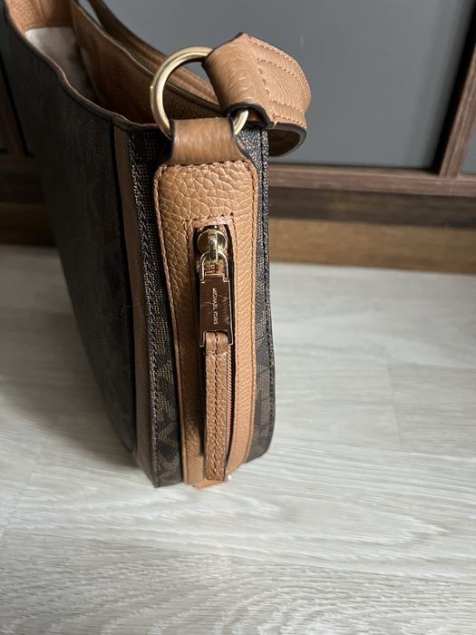 Дамска кожена чанта Michael kors