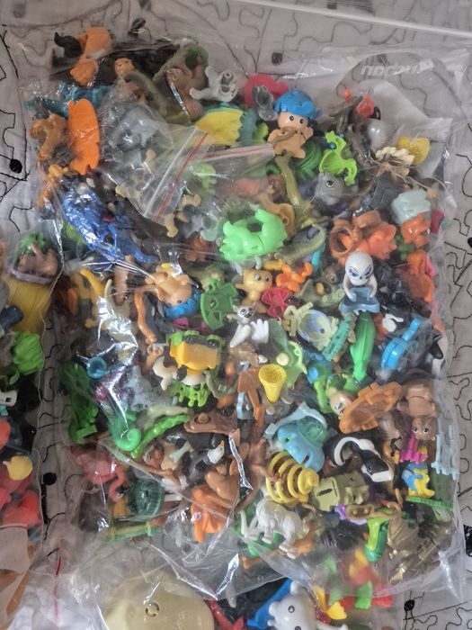 Kinder surprise mici si maxi - 2 pungi ramase