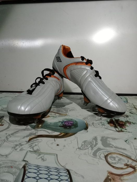Футбольные бутсы Umbro Speciali