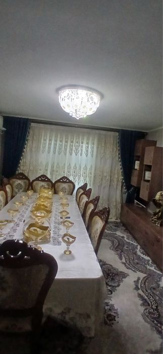 Chilonzor tumani Naqqoshlik mfy 4-etajkani 2-etaji 4 xonalik uy sotila