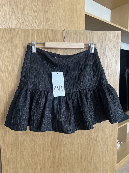 Ефектна къса пола Zara