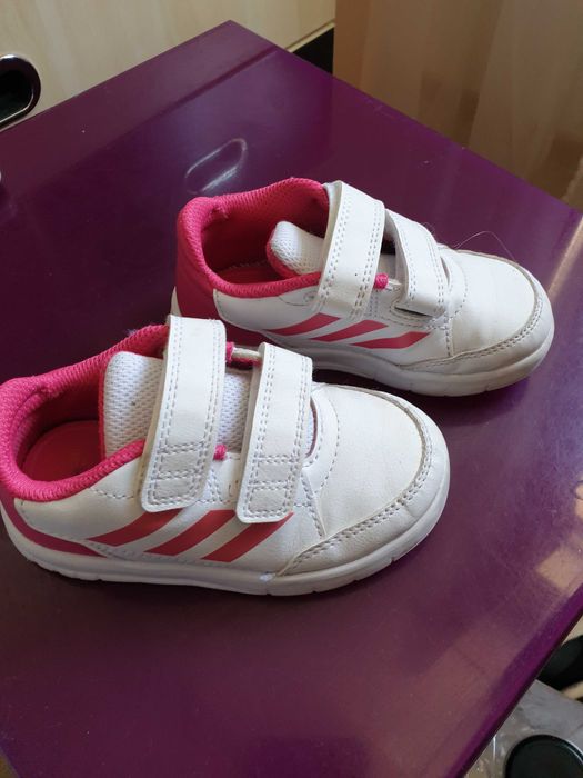 Ghete "adidas" 7uk,23 jumate ro 15 cm int, 70 ron negociabil