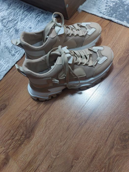 Кафяви дамски сникърси