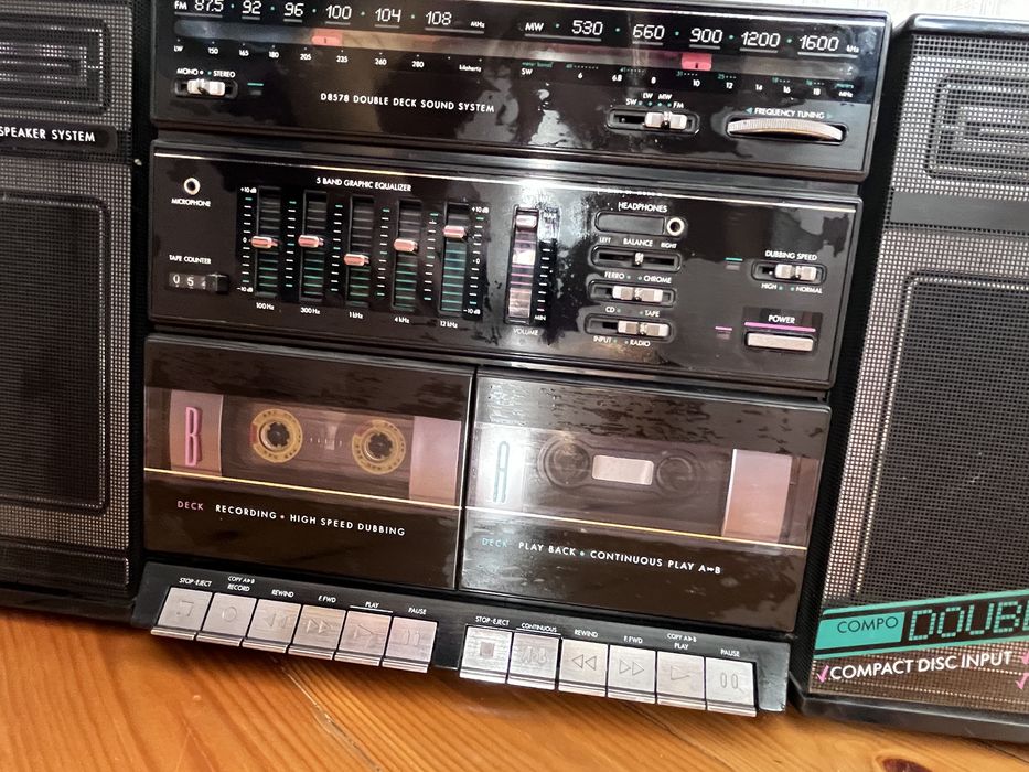 Двукасетъчен  касетофон в отлично състояние
