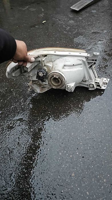 Фары на Toyota Hilux