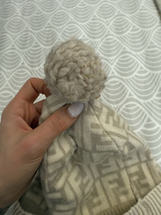 Оригинална вълнена шапка Fendi