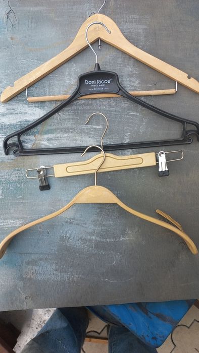 Продам вешалки для одежды.