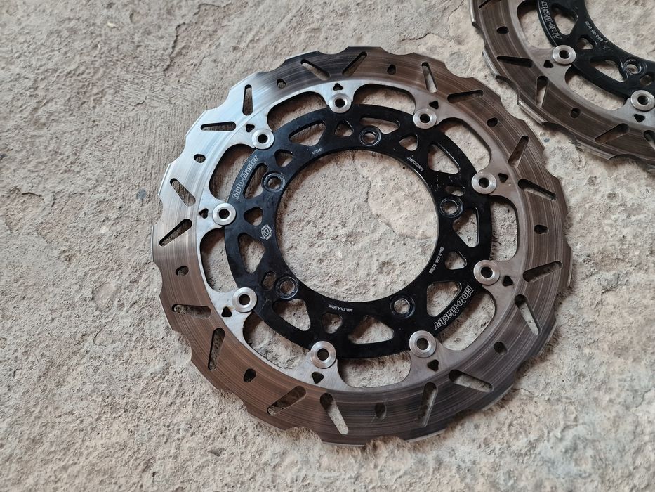 Спирачни дискове 310мм Suzuki  

V-strom/ABS, GSF650/1250S Bandit/ABS, GSX1250F/R1300 Hayabusa, B-King 1300

V-strom/ABS, GSF650/1250S Bandit/ABS, GSX
