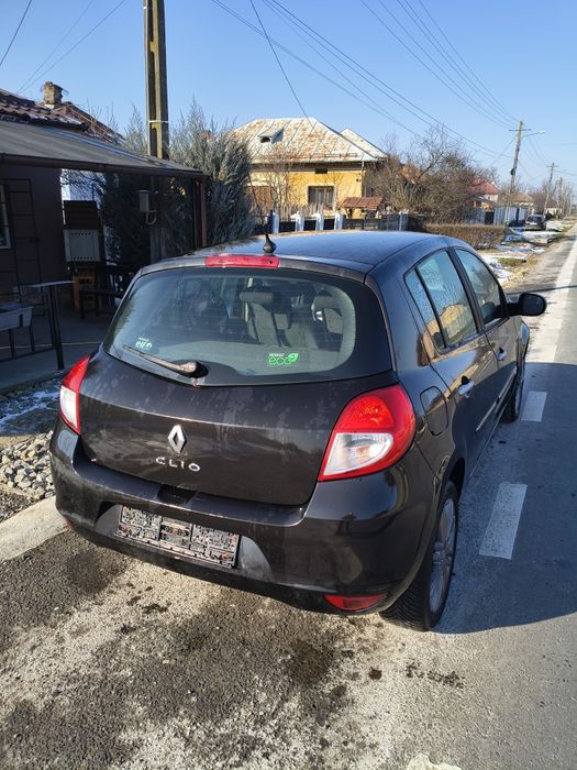 Vând Renault Clio 2011