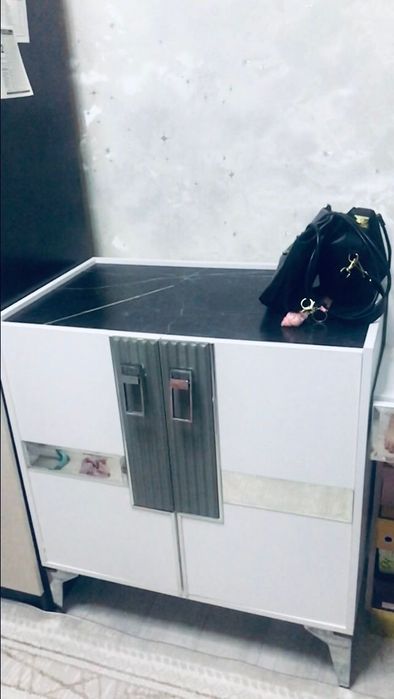 Косметикаға арналған ақ түсті стильді шкаф / Сөре