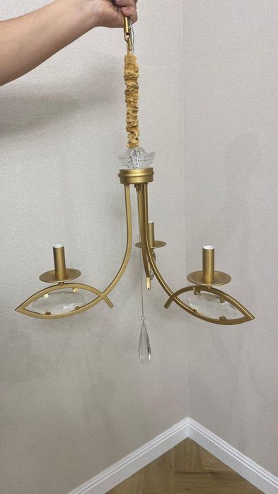 Продам люстру трехрожковую