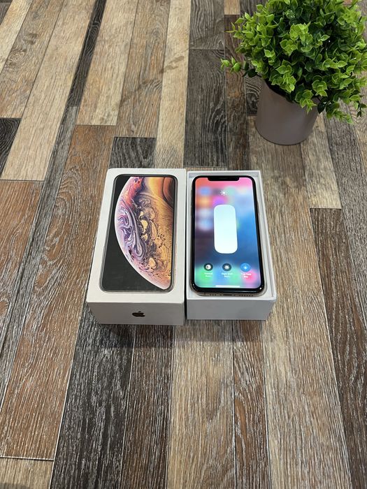 Продам iPhone XS идеал