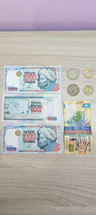 Юбилейные купюры и монеты Казахстана