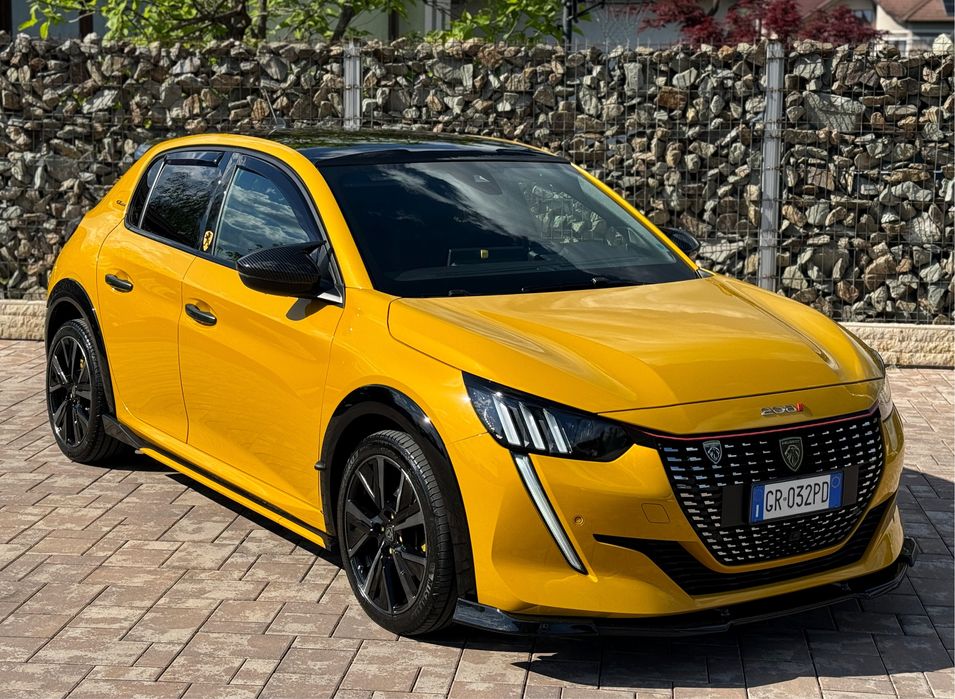 PEUGEOT 208