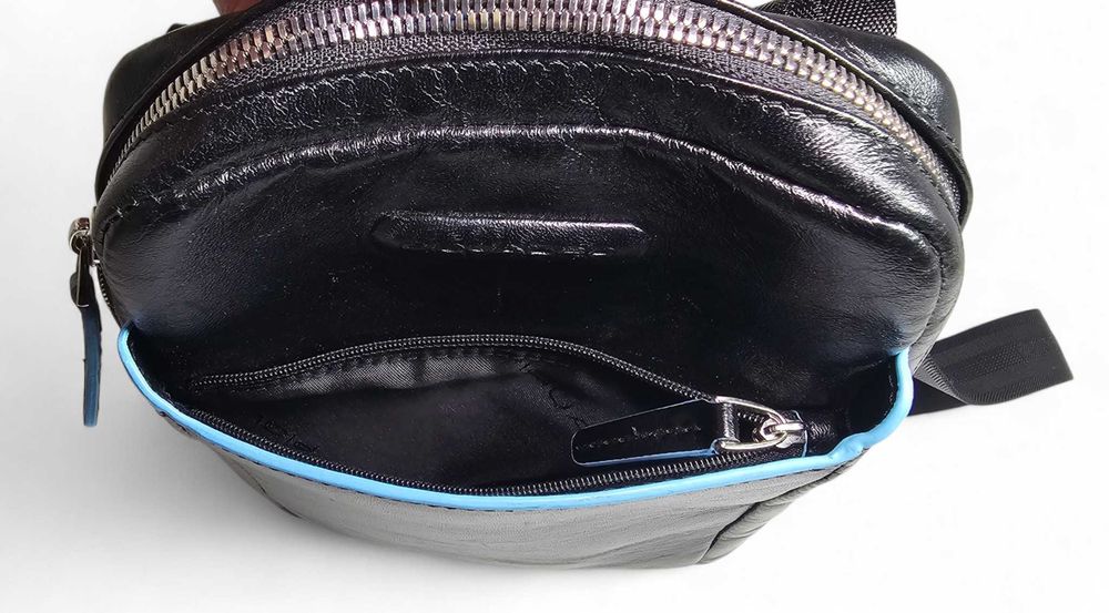 Piquadro - мъжка кожена чанта за през рамо