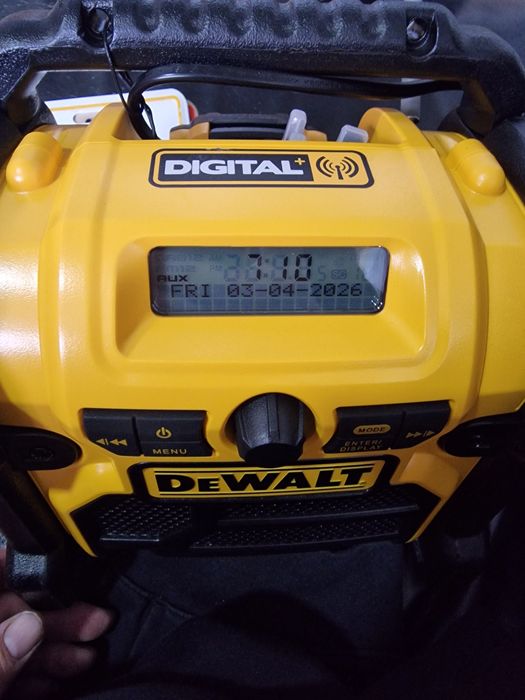 Радио DeWALT DCR020
