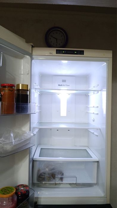 Продам холодилник LG