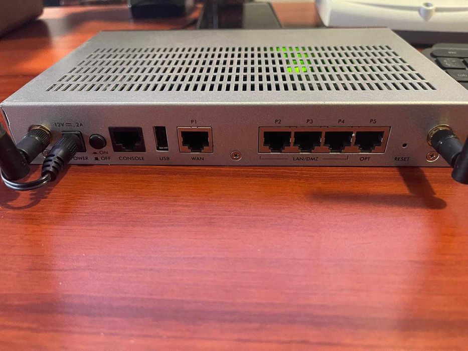 Zyxel USG40W  ZyWALL Gigabit  Router Firewall