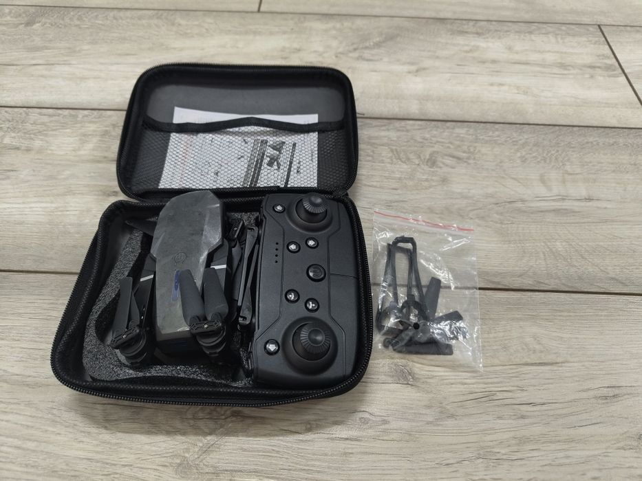 Дрон E88 с двумя камерами