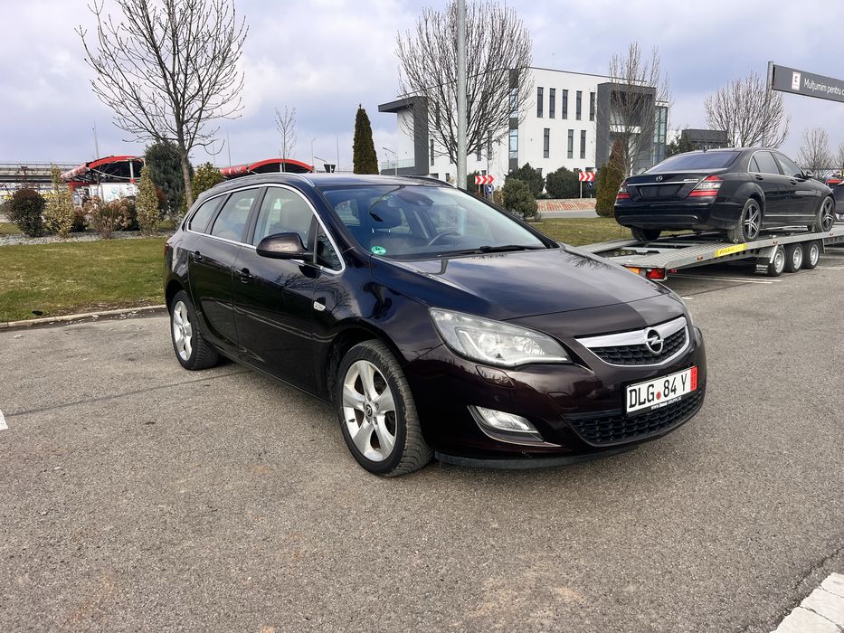 Opel astra J 2.0 d 165 cp, an 2011, distributie schimbata