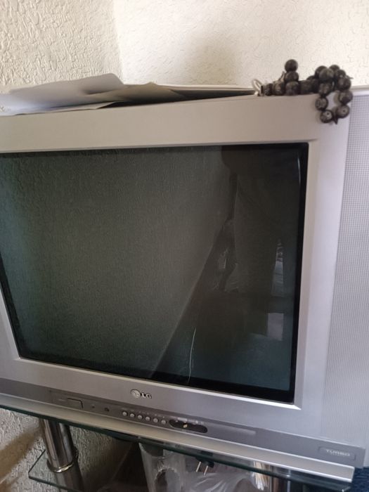 LG Telivizor ishlab turibdi kimga kk