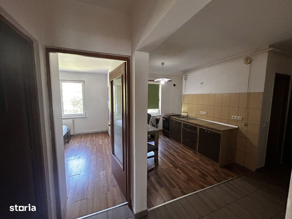 Apartament decomandat, etaj 1, izolat cu balcon inchis, Baragan.