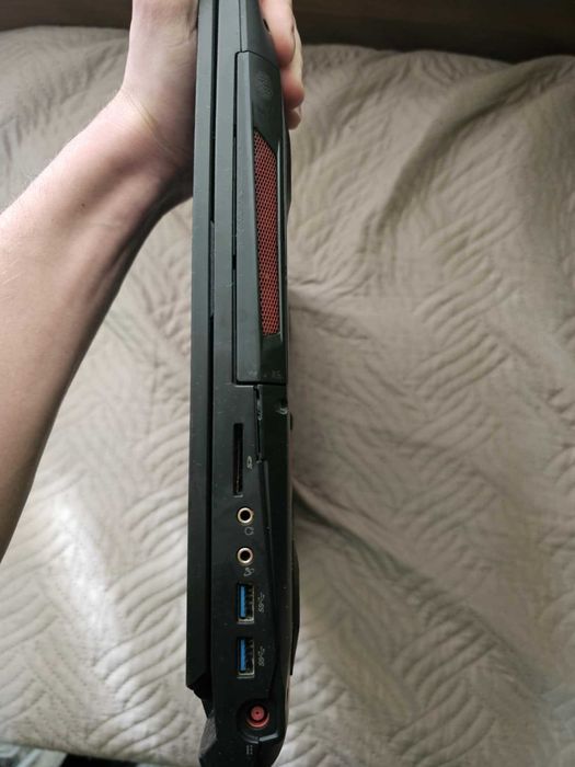 Predator  17.3 / 75hz /  gtx 980 8gb