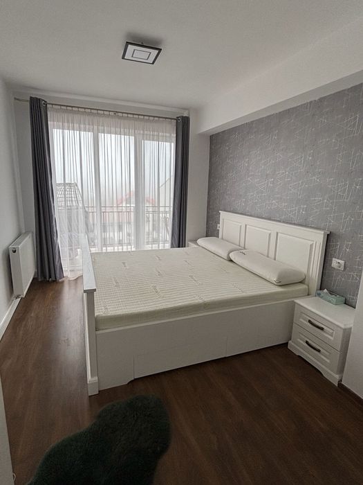 Inchiriez Apartament zona Vivo