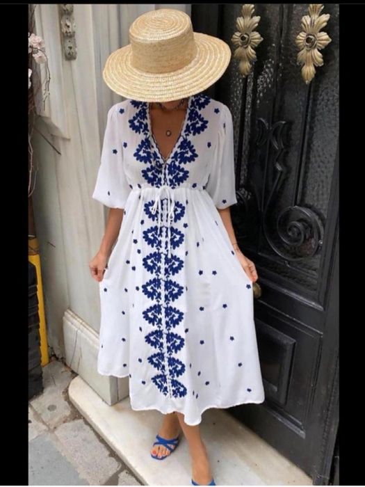 Rochie albă din bumbac cu broderie albastră - mărime M și L