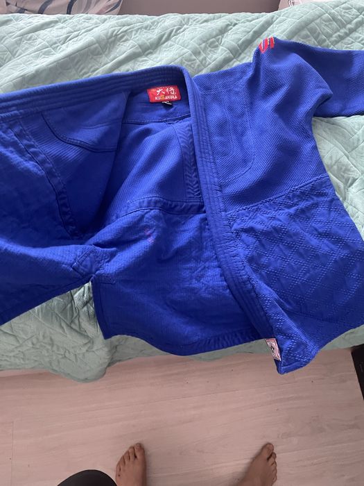 Продам кимоно почти новое 1 раз одевал